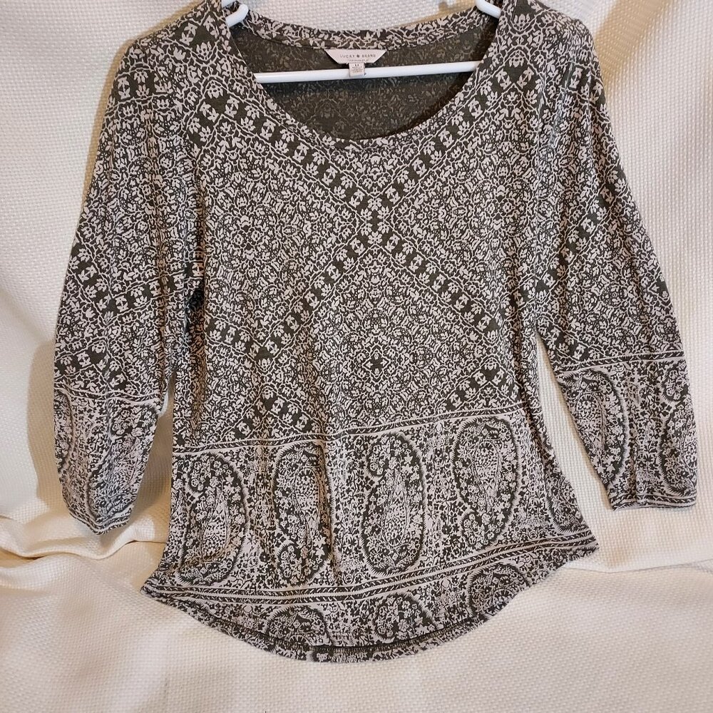 LUCKY BRAND GREEN AND CREAM COLOR 3/4 SLEEVE SCOOPED NECK TOP